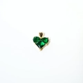Détail du pendentif cœur en zircon vert avec monture à griffes en cuivre plaqué or - Vert (#7)