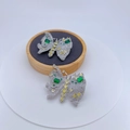 Squisite spille a farfalla con pietre verde smeraldo e micro-pavé di zirconi - Stile Verde e Giallo