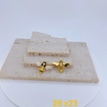Detailaufnahme von Bienenanhängern mit Emaille-Flügeln und vergoldeter Rückseite - Kleine Biene Anhänger Ohne Kette (#4)