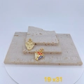 Detailansicht zweier Schildanhänger mit bunten Emaille-Symbolen und Goldpunkt-Textur - Schild Emblem Anhänger Ohne Kette (#5)