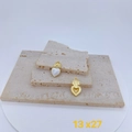 Detalle del colgante de corazón bañado en oro de 18k de 13x27mm con incrustación blanca - Estilo Corazón Sagrado Blanco (#7)