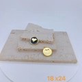 Detalle de colgantes de corazón chapados en oro 18k con esmalte negro y circonitas en piedra - Estilo Redondo Corazón Negro (#10)