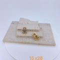 Pendentif ours doré serti de zircons bleus sur des socles en pierre beige élégants - Pendentif Seul (Sans Chaîne) / Ours Bleu