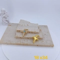 Detalle de colgantes de cruz dorados 18x34mm con ojo de la suerte e incrustaciones de circón - Estilo de Cruz