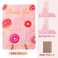 Dettaglio del tabellone per donut rosa marmorizzato con pioli in legno e supporti - Rosa