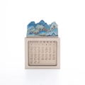 Détail du calendrier de bureau en bois avec sculpture de paysage en papier bleu - Style de Paysage à l'Encre (230-B)