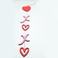 Décor suspendu vertical de la Saint-Valentin avec cœurs rouges et lettres en bois - XOXO
