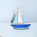 Gros plan sur la base du voilier en bois bleu et blanc avec des motifs de vagues - Voilier Simple Face Bleu