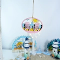 Dettaglio decorazione murale in legno multistrato a tema spiaggia con sedie e onde marine - Spiaggia