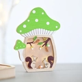 Detail van houten paddenstoellamp met warme LED-verlichting en gesneden eekhoornbos - Groene Paddenstoel / 13.5*17.5*2.5cm