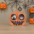 Décoration d'Halloween en bois d'orange avec motifs sculptés de fantômes et sorcières - Ornement de Citrouille Sculpté 3D