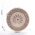 Detailansicht der 20cm Holz-Muslim-Deko mit aufwendigen geometrischen Ausschnitten - Geometrisches Sternmuster (KZ-23007)