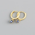 Gros plan de boucles d'oreilles en argent S925 doré avec pierres bleues et zircons blancs - Zirconia Bleu (Base Or)