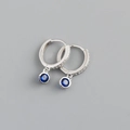 Détail de boucles d'oreilles en argent S925 avec pendentif gemme bleue et zircon blanc - Zirconia Bleu (Base Platine)