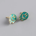 Macro shot of molten-style smiley earrings with gold edges and green enamel details - 925 Silver / Starry Blue (Gold)