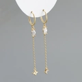 Dettaglio del marchio S925 su orecchini a nappa dorati con pietre di zircone - Argento 925 / Pietra Bianca (Oro)
