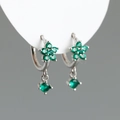 Macro shot of S925 sterling silver flower earrings with emerald green cubic zirconia - Green (Silver)