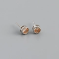Détail de boucles d'oreilles en zircon orange avec serti perlé en argent sterling - Argent 925 / Pierre Jaune (Platine)