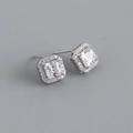 Macro shot of square halo stud earrings with princess cut cubic zirconia in S925 silver - Clear White (Silver)
