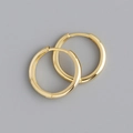 Macro shot of minimalist gold hoop earrings featuring a polished 925 sterling silver finish - 18mm / Gold