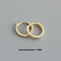 Vue détaillée des boucles d'oreilles créoles dorées de 11 mm au design poli épuré - Diamètre Intérieur 11mm / Or