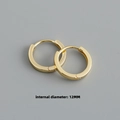 Détail montrant le diamètre interne de 12mm des créoles polies en argent S925 doré chic - Diamètre Intérieur 12mm / Or
