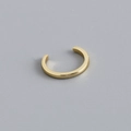 Close-up of minimalist gold-plated S925 sterling silver ear cuff with a polished finish - 925 Silver / Gold