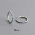 Detailweergave van 18mm S925 sterling zilveren oorringen met hemelsblauwe zirkoon inleg - 925 zilver / 18mm / Witgoud