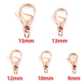 Detailansicht roségoldener Karabinerverschlüsse in fünf Größen von 9 bis 15 mm für DIY - 10mm / Roségold