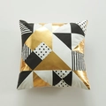 Moderner Kissenbezug mit goldener Folie und geometrischem Muster in Schwarz-Weiß - Stil 2 / 45x45 (Mit 500g Kern)