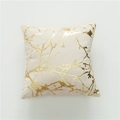 Moderne witte lamswollen kussensloop met elegante gouden abstracte patronen - Met 500g Hoog Elastische Kern / Mokka Koffie