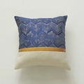 Fodera per cuscino quadrata nordica con motivi blu scuro e tessuto color crema - Con Anima Premium / Blu Notte