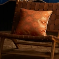 Funda de cojín jacquard terracota y oro sobre silla de madera vintage de lujo - Con relleno de almohada / Naranja
