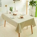 Minimalistische beige Tischdecke in Leinenoptik für moderne Esszimmerdekoration - Beige