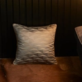 Bronze Geometrischer 3D-Jacquard Kissenbezug mit goldener Paspelierung im Luxus-Stil - Quadratisch mit Füllung (4433801933014) / Grau
