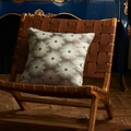Funda de cojín jacquard vintage con motivos grises y dorados en una silla de lujo - Con relleno de almohada / Gris