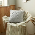 Federa per cuscino in peluche grigio chiaro con motivo a onde in stile minimalista - Quadrato Con Anima / Grigio chiaro
