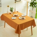 Minimalistische warme orangefarbene rechteckige Tischdecke im nordischen Stil - Hellorange