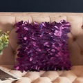 Housse de coussin en satin violet foncé avec texture de feuilles 3D sur un canapé - 42*42 (Comprend un Cœur en Coton 3D Non Tissé de 400g) / Violet