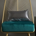 Moderner rechteckiger Kissenbezug mit Silberpailletten auf elegantem Goldstuhl - Mit Vliesstoff-Einsatz / Graue Pailletten 30*50