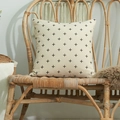 Housse de coussin carrée en coton crème avec motif de croix noires sur rotin - Motif Plus (Avec Rembourrage Non Tissé) / 45*45mm