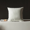Federa per cuscino quadrata bianca su sfondo moderno a doghe grigio scuro - Con Imbottitura / Bianco