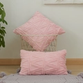Rosa Plüsch-Kissenbezüge mit geometrischem Dreiecksmuster in Quadrat- und Lendenform - 45x45 mit 400g Kern / Rosa