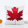 Funda de cojín de satén blanco con un estampado de hoja de maple roja viva - 45*45cm (Con relleno no tejido de 400g) / Hoja de arce
