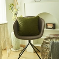 Federa per cuscino verde oliva in tessuto bouclé testurizzato su sedia moderna - 45x45 / Ciniglia Verde Muschio