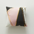 Fodera per cuscino geometrica rosa e nera con moderni accenti dorati e cerniera invisibile - 45x45cm (Con Anima In Cotone Non Tessuto Da 400g) / Geometrico