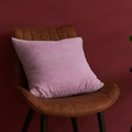Funda de cojín rosa de pana a rayas en silla de cuero para una decoración acogedora - 45x45cm (Con Núcleo de 500g) / Violeta Claro