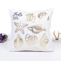 Funda de cojín blanca con ilustraciones doradas de conchas y una estrella de mar - Con núcleo de algodón 3D / Animales marinos