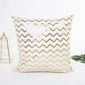 Funda de cojín cuadrada blanca con patrón de ondas doradas y diseño geométrico moderno - Patrón de Ondas (Con Núcleo 400g)