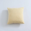 Housse de coussin carrée beige crème en velours côtelé avec texture à rayures douces - Blanc De Lait À L'abricot